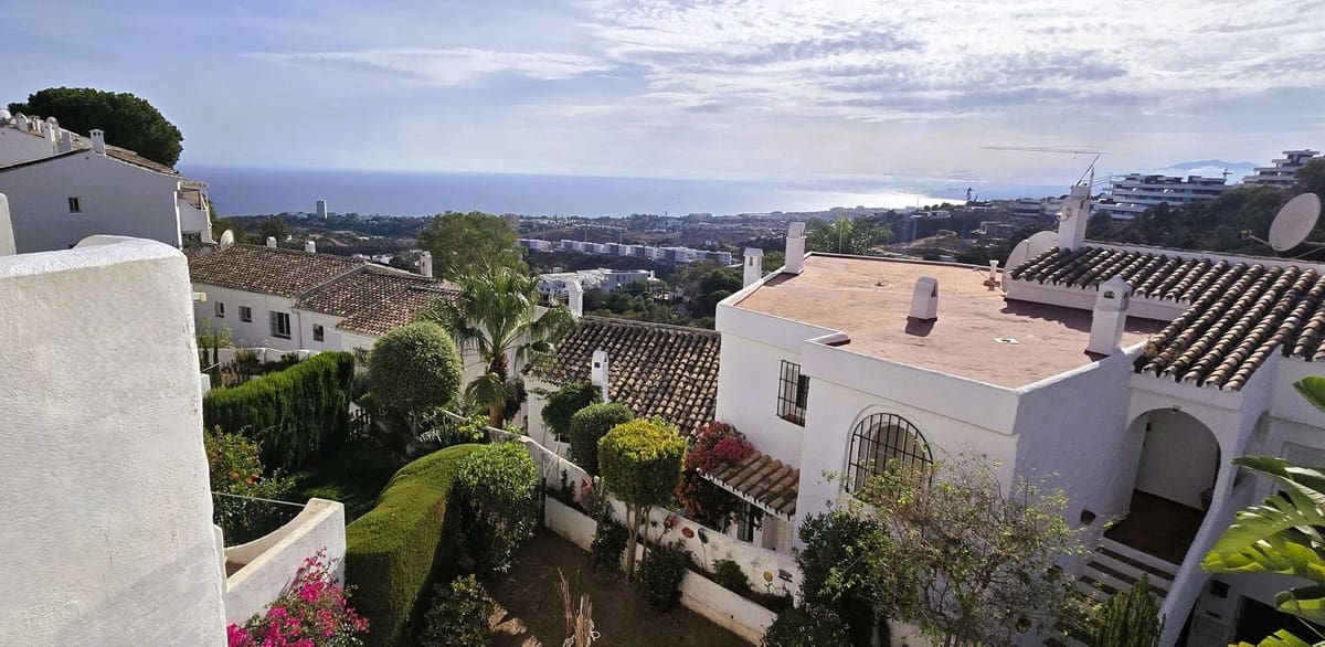 2 bedroom Townhouse for sale in Marbella with pool - € 397,000 (Ref: 9972073)