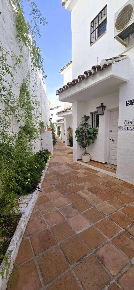 2 bedroom Townhouse for sale in Marbella with pool - € 397,000 (Ref: 9972073)