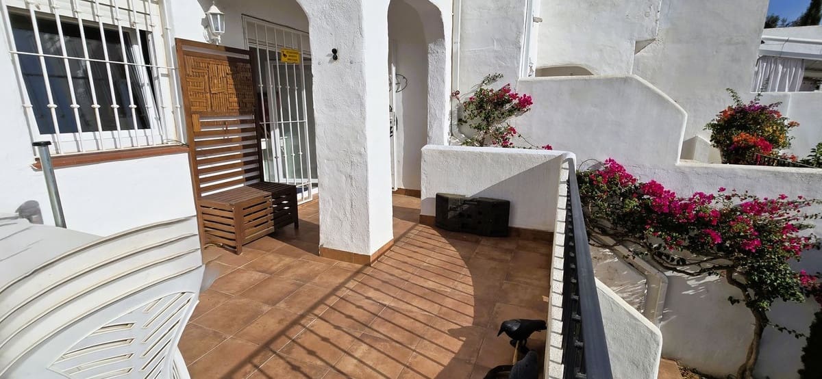 2 bedroom Townhouse for sale in Marbella with pool - € 397,000 (Ref: 9972073)
