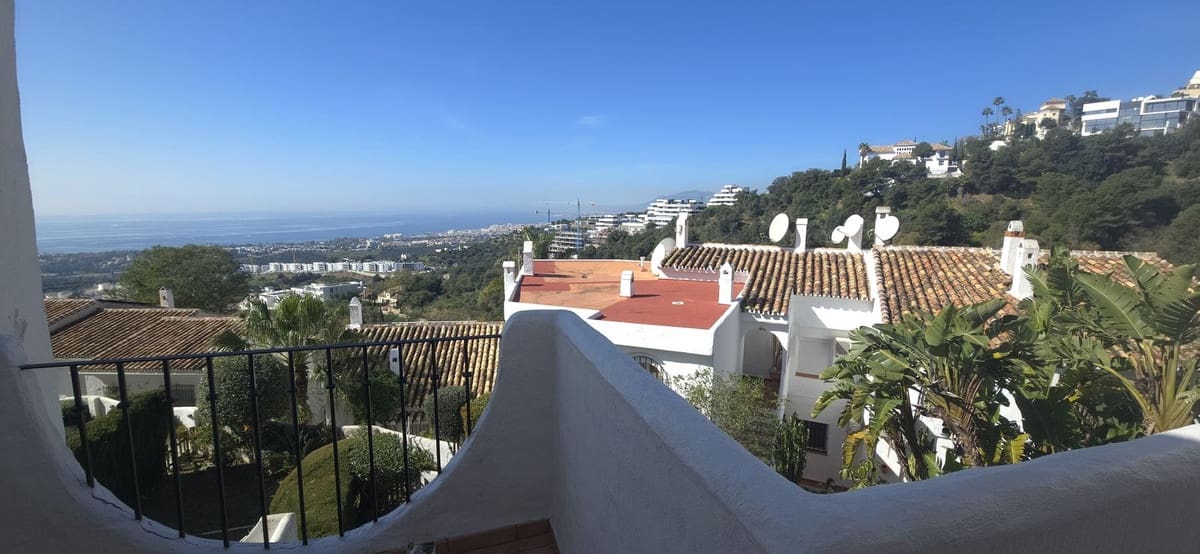 2 bedroom Townhouse for sale in Marbella with pool - € 397,000 (Ref: 9972073)