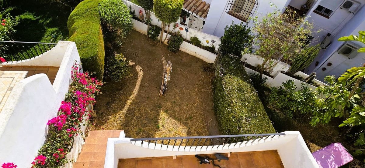 2 bedroom Townhouse for sale in Marbella with pool - € 397,000 (Ref: 9972073)