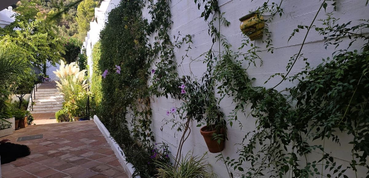2 bedroom Townhouse for sale in Marbella with pool - € 397,000 (Ref: 9972073)