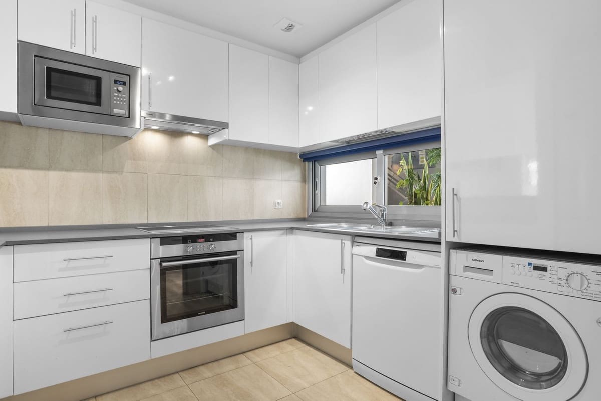 1 soveværelse Lejlighed til salg i La Cala de Mijas med swimmingpool garage - € 295.000 (Ref: 9972077)