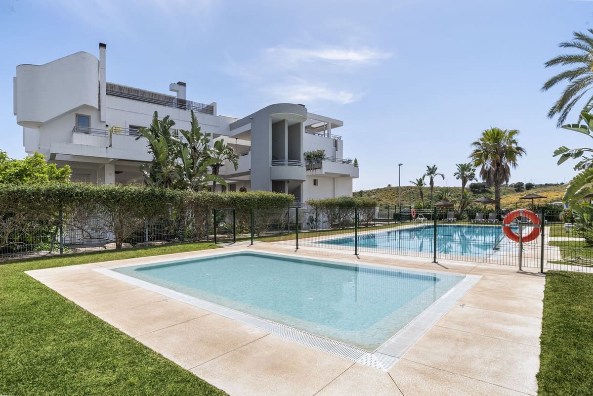 1 soveværelse Lejlighed til salg i La Cala de Mijas med swimmingpool garage - € 295.000 (Ref: 9972077)