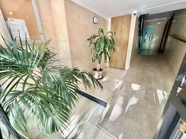 4 slaapkamer Appartement te koop in Marbella - € 339.000 (Ref: 9972079)