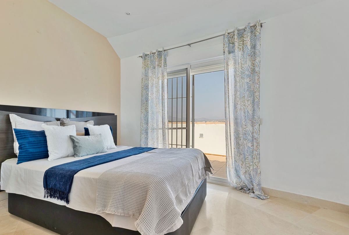 Apartamento de 2 habitaciones en Fuengirola en venta con garaje - 379.000 € (Ref: 9972081)
