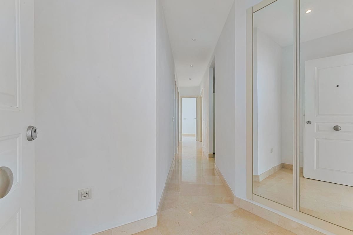 Apartamento de 2 habitaciones en Fuengirola en venta con garaje - 379.000 € (Ref: 9972081)