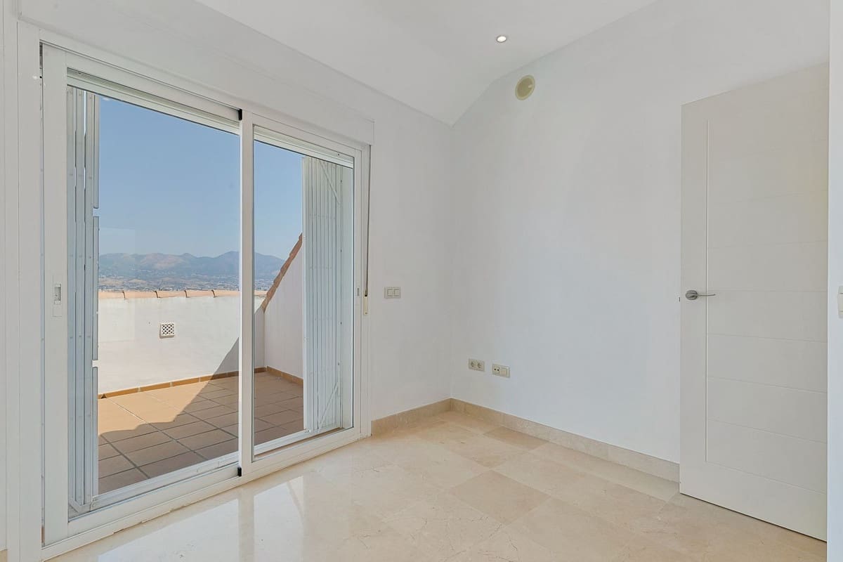 Apartamento de 2 habitaciones en Fuengirola en venta con garaje - 379.000 € (Ref: 9972081)