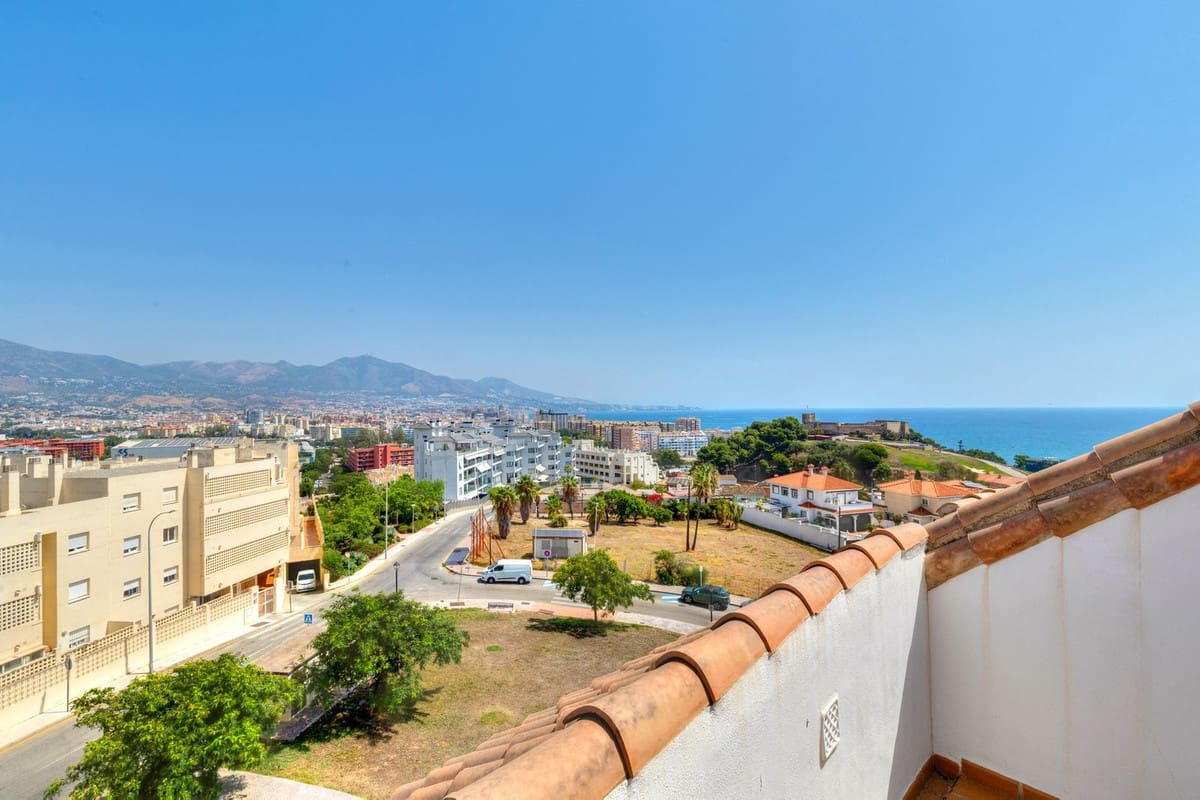 Apartamento de 2 habitaciones en Fuengirola en venta con garaje - 379.000 € (Ref: 9972081)