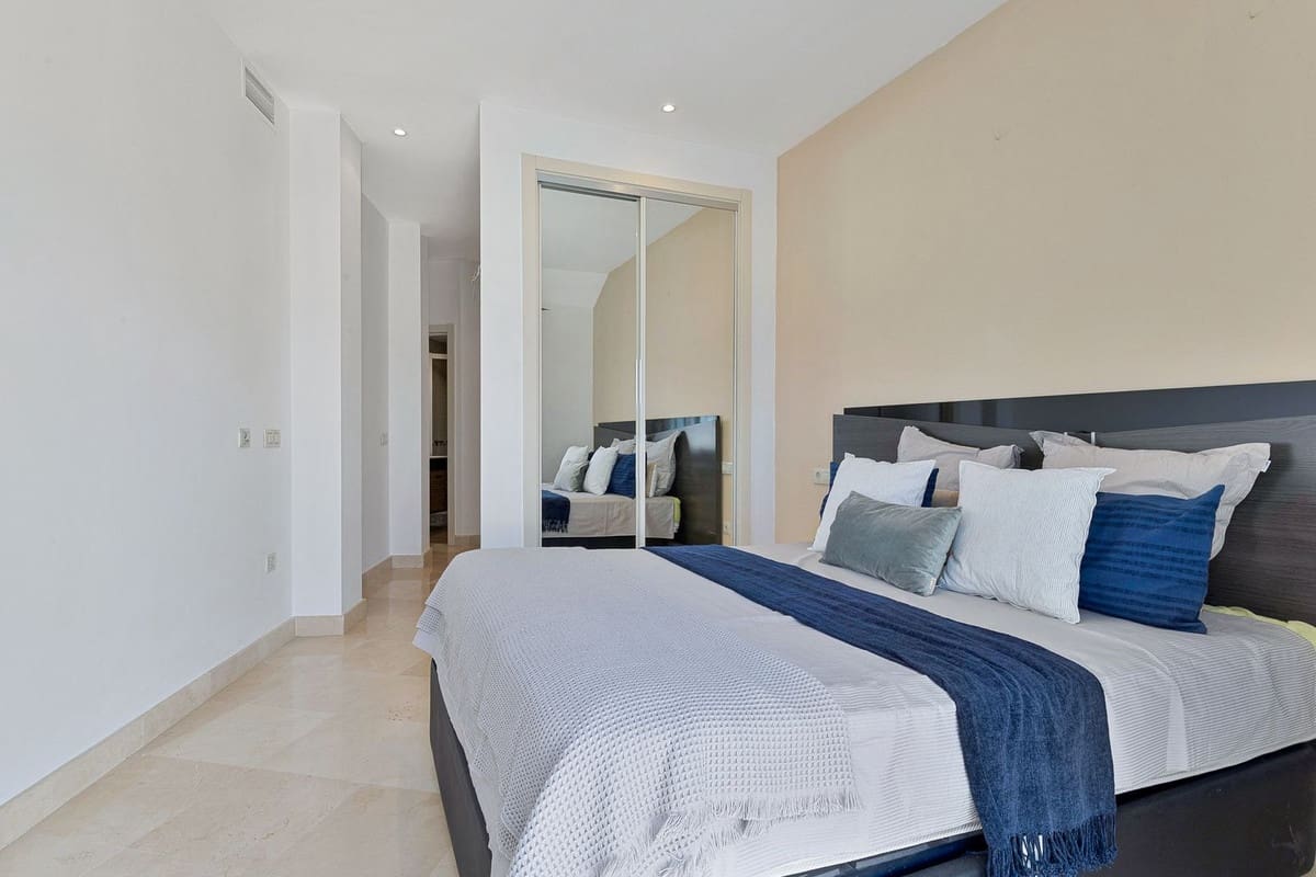 Apartamento de 2 habitaciones en Fuengirola en venta con garaje - 379.000 € (Ref: 9972081)