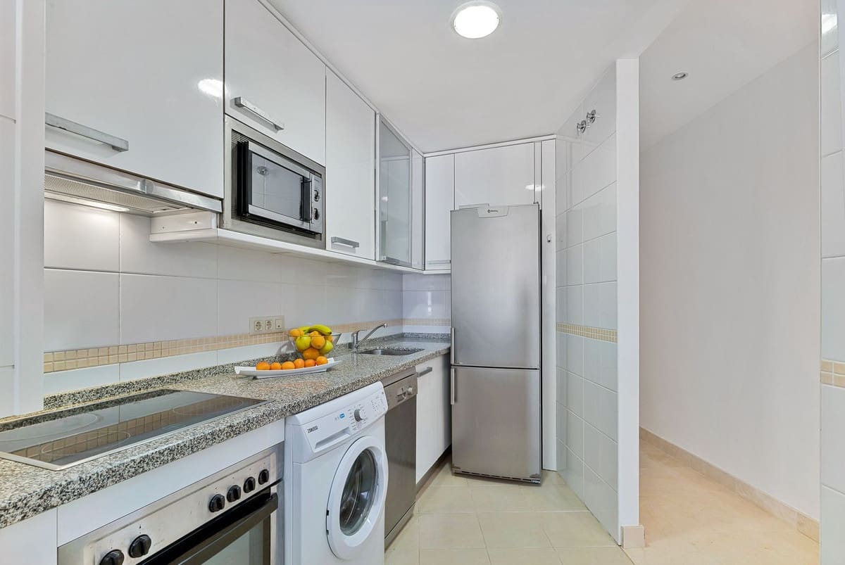 Apartamento de 2 habitaciones en Fuengirola en venta con garaje - 379.000 € (Ref: 9972081)