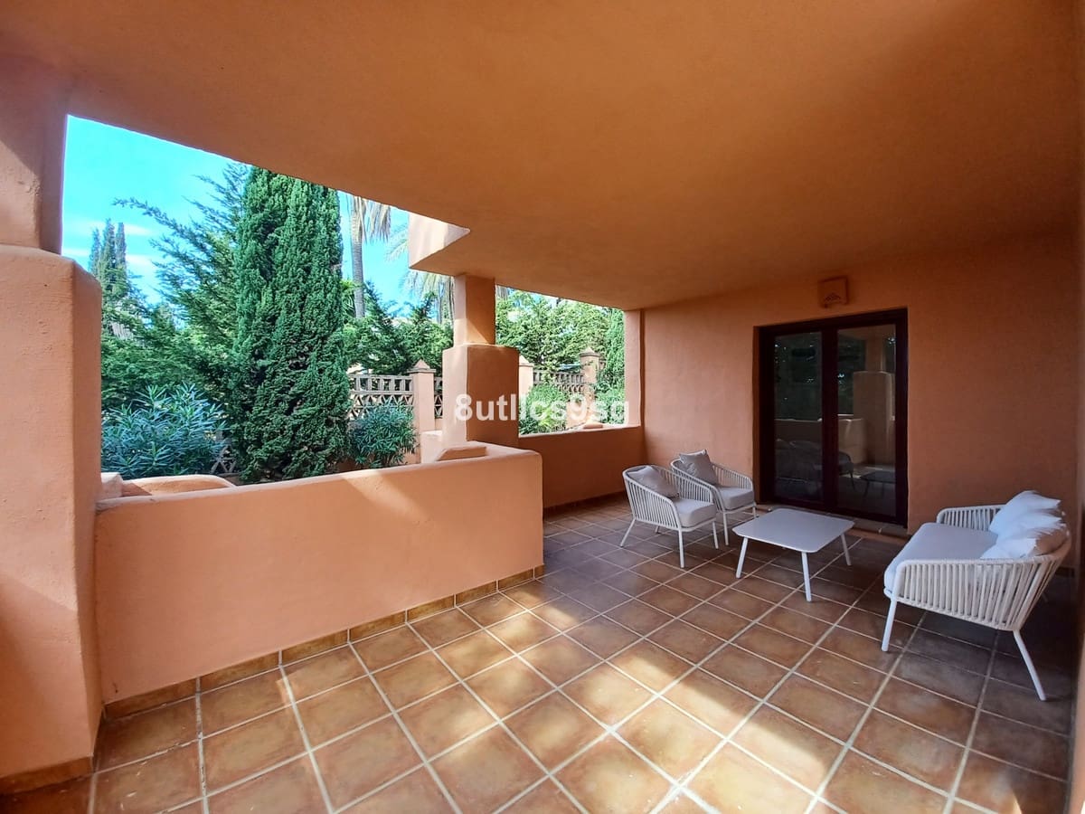 3 bedroom Apartment for sale in Benahavis with pool - € 415,000 (Ref: 9972089)