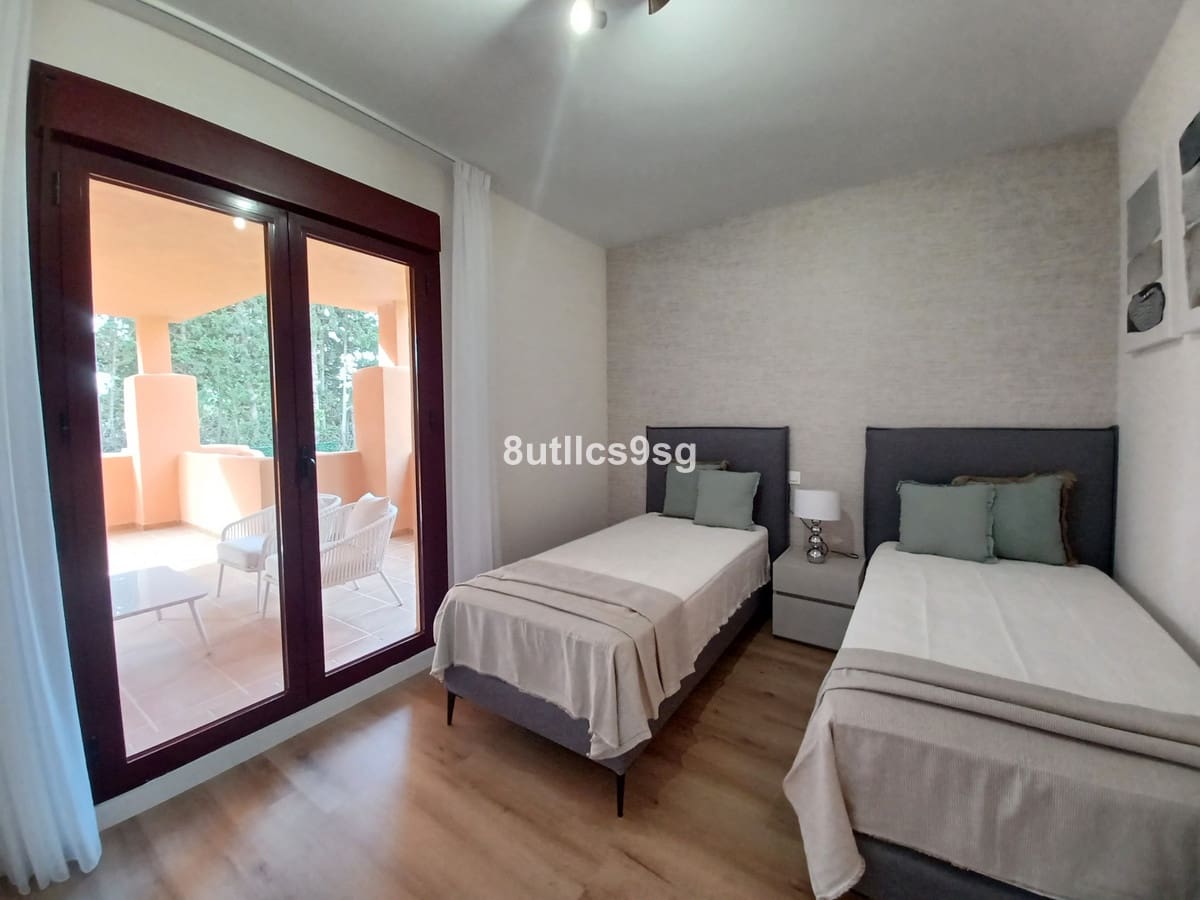 3 bedroom Apartment for sale in Benahavis with pool - € 415,000 (Ref: 9972089)
