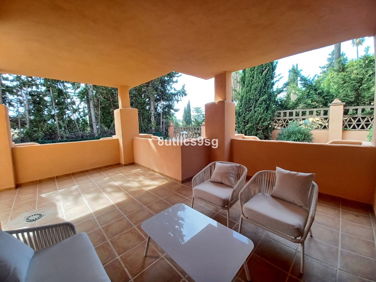 3 bedroom Apartment for sale in Benahavis with pool - € 415,000 (Ref: 9972089)