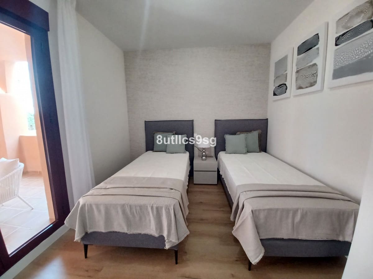3 bedroom Apartment for sale in Benahavis with pool - € 415,000 (Ref: 9972089)