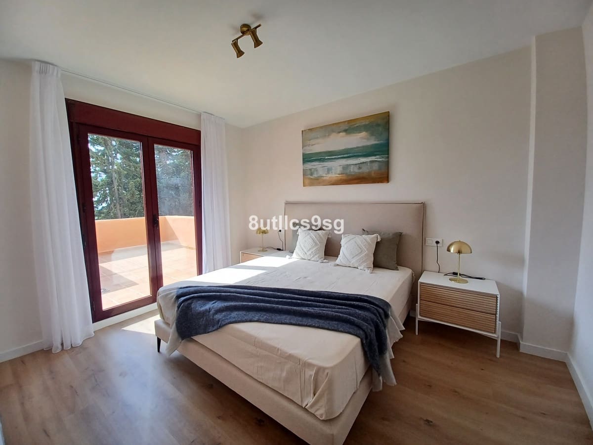 3 bedroom Apartment for sale in Benahavis with pool - € 415,000 (Ref: 9972089)