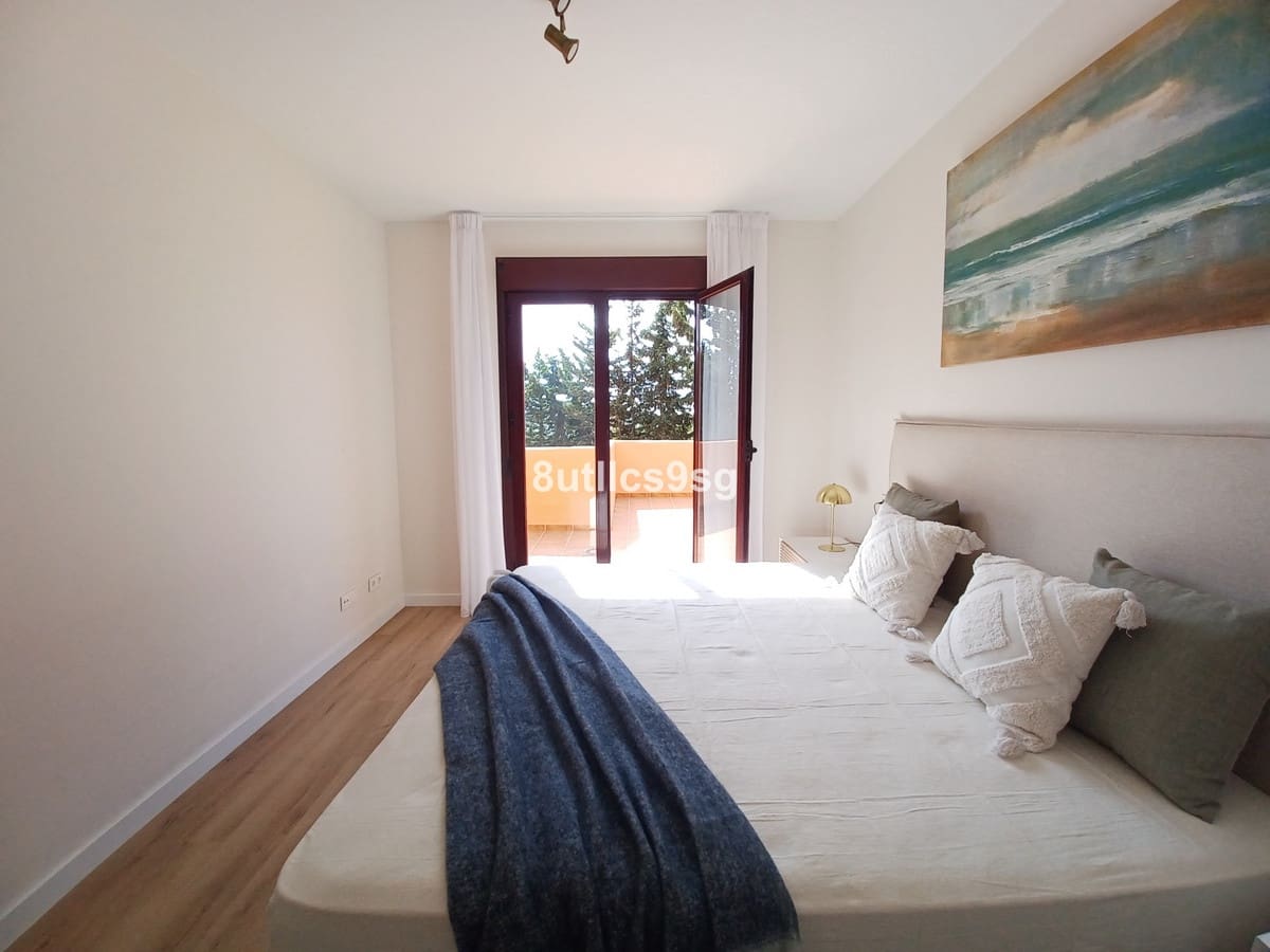 3 bedroom Apartment for sale in Benahavis with pool - € 415,000 (Ref: 9972089)