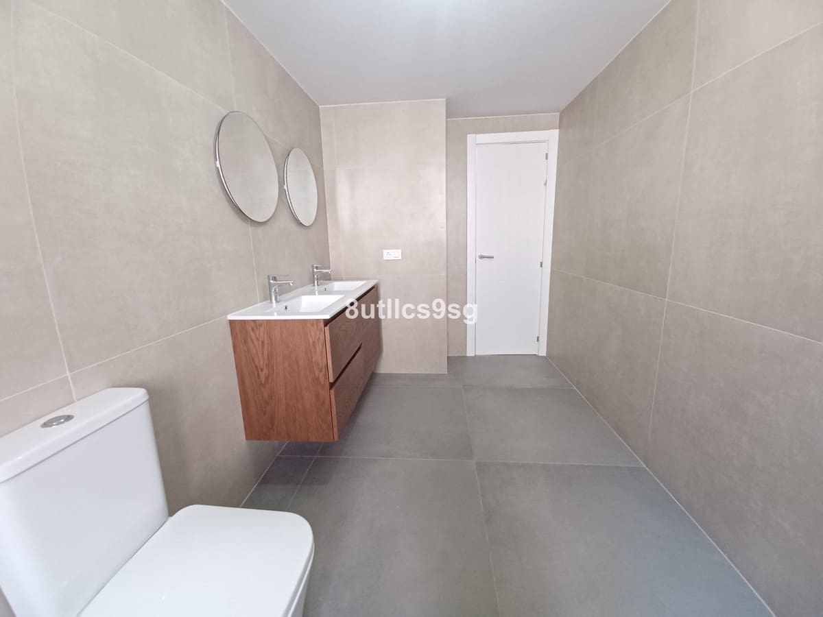 3 bedroom Apartment for sale in Benahavis with pool - € 415,000 (Ref: 9972089)