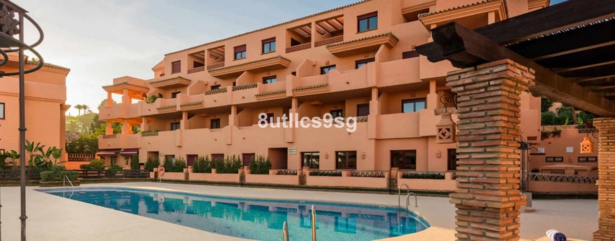 3 bedroom Apartment for sale in Benahavis with pool - € 415,000 (Ref: 9972089)