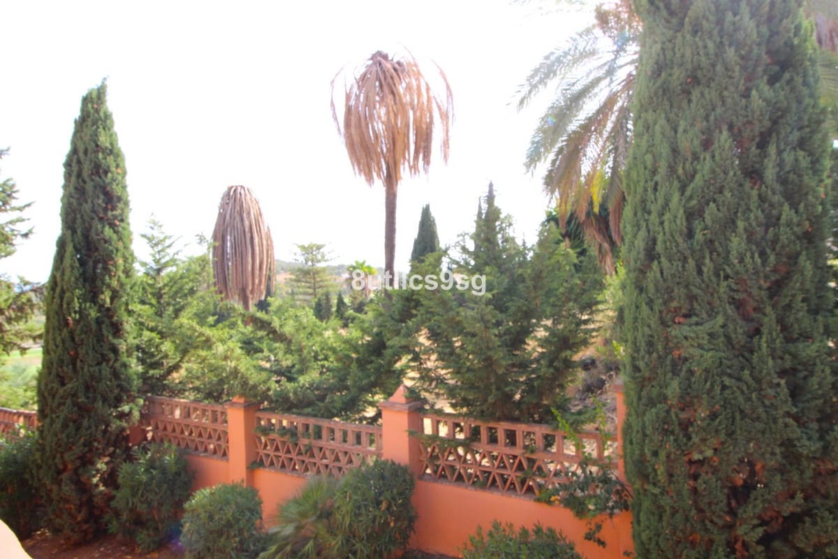 3 bedroom Apartment for sale in Benahavis with pool - € 415,000 (Ref: 9972089)