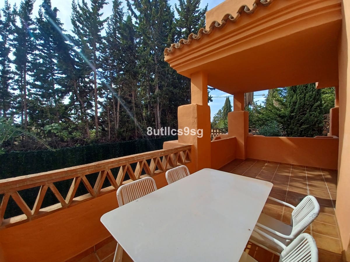 3 bedroom Apartment for sale in Benahavis with pool - € 415,000 (Ref: 9972089)
