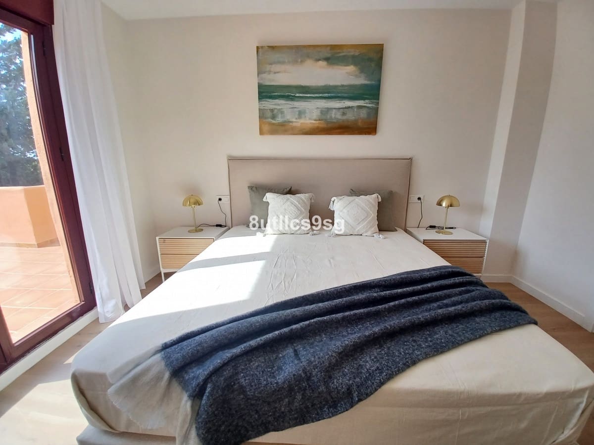 3 bedroom Apartment for sale in Benahavis with pool - € 415,000 (Ref: 9972089)