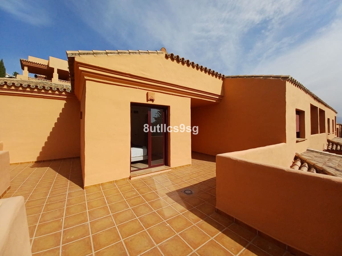 3 bedroom Apartment for sale in Benahavis with pool - € 415,000 (Ref: 9972089)