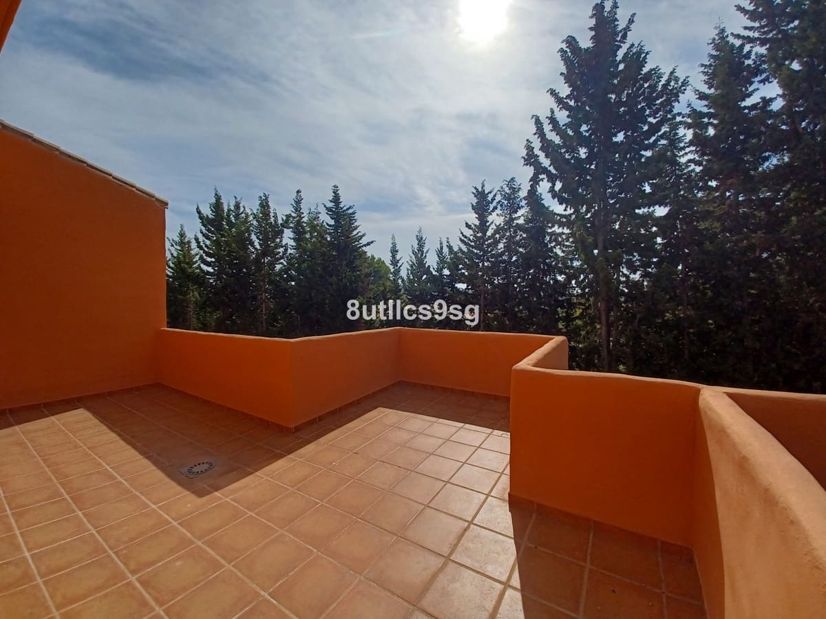3 bedroom Apartment for sale in Benahavis with pool - € 415,000 (Ref: 9972089)