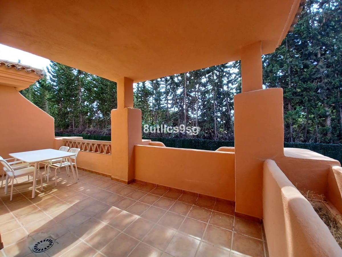 3 bedroom Apartment for sale in Benahavis with pool - € 415,000 (Ref: 9972089)