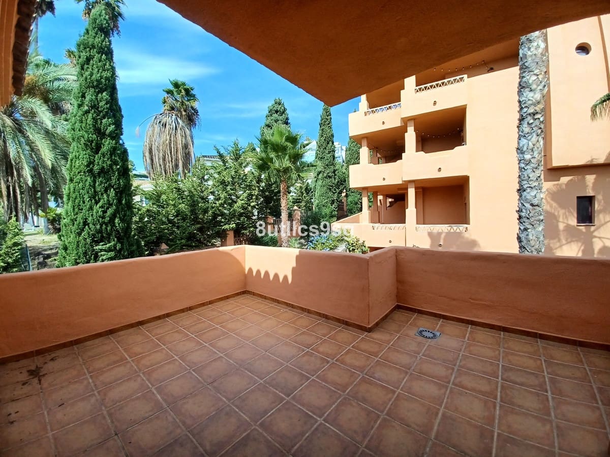 3 bedroom Apartment for sale in Benahavis with pool - € 415,000 (Ref: 9972089)