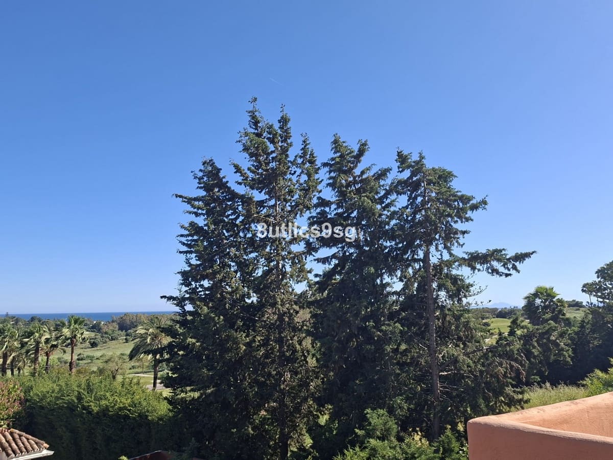 3 bedroom Apartment for sale in Benahavis with pool - € 415,000 (Ref: 9972089)