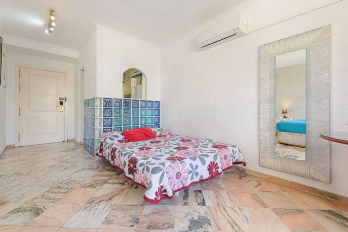 1 bedroom Apartment for sale in Elviria with pool garage - € 370,000 (Ref: 9972095)