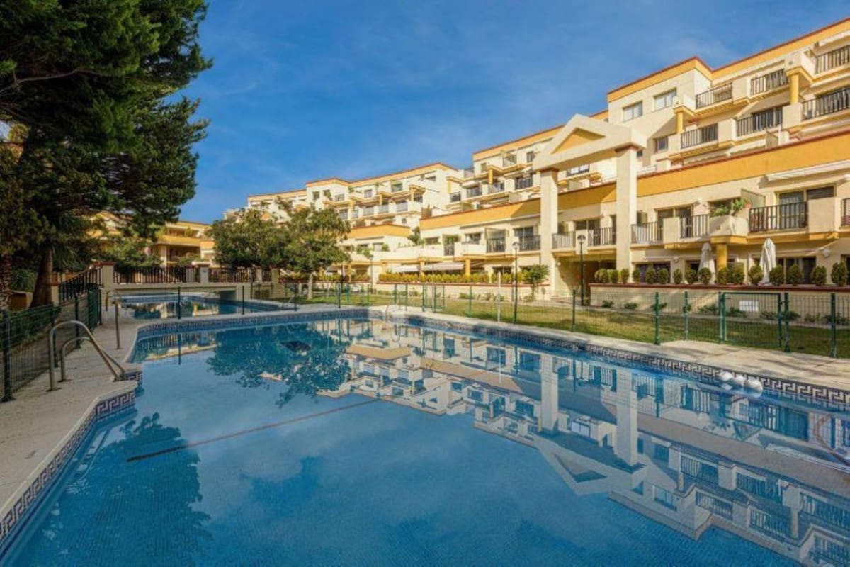 1 bedroom Apartment for sale in Elviria with pool garage - € 370,000 (Ref: 9972095)