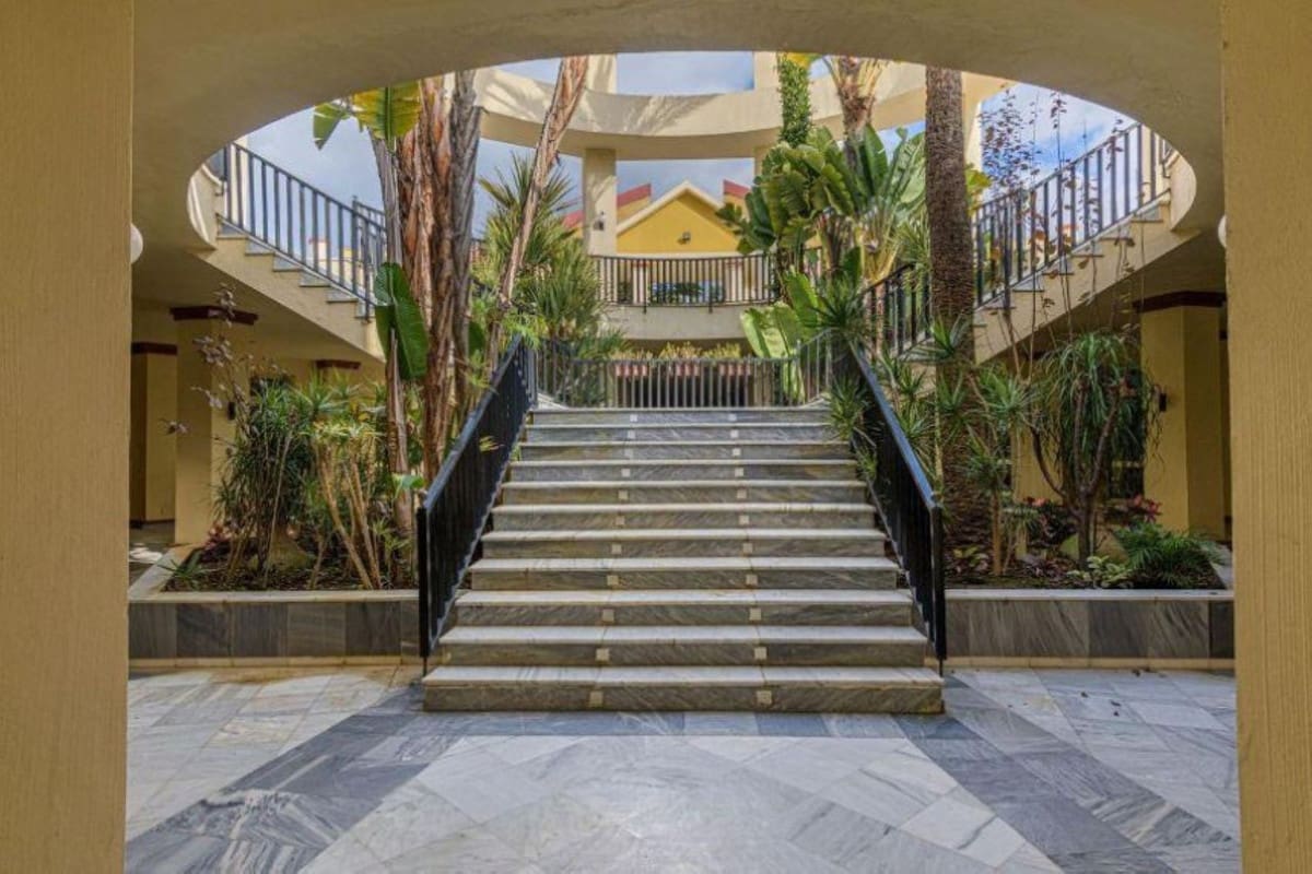 1 bedroom Apartment for sale in Elviria with pool garage - € 370,000 (Ref: 9972095)