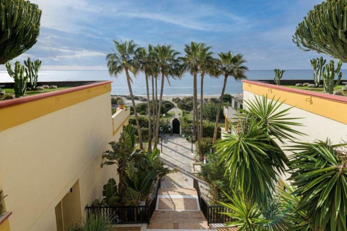 1 bedroom Apartment for sale in Elviria with pool garage - € 370,000 (Ref: 9972095)
