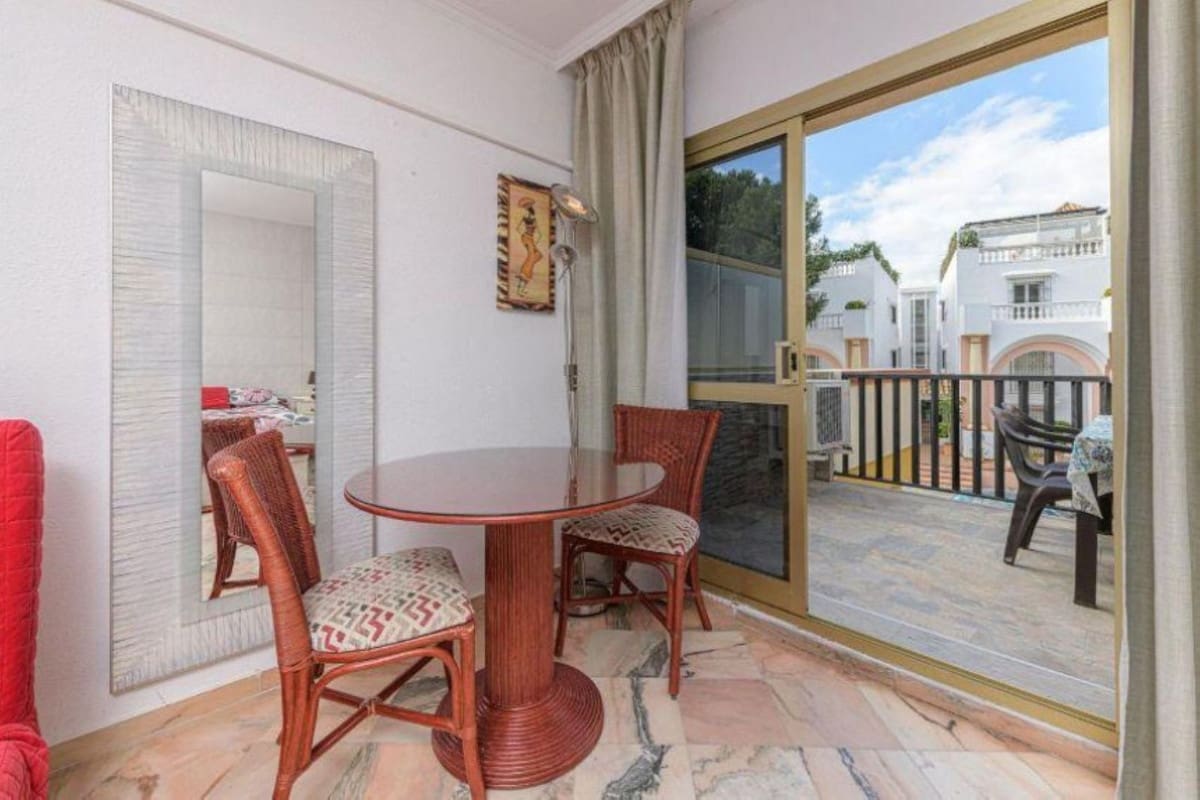 1 bedroom Apartment for sale in Elviria with pool garage - € 370,000 (Ref: 9972095)