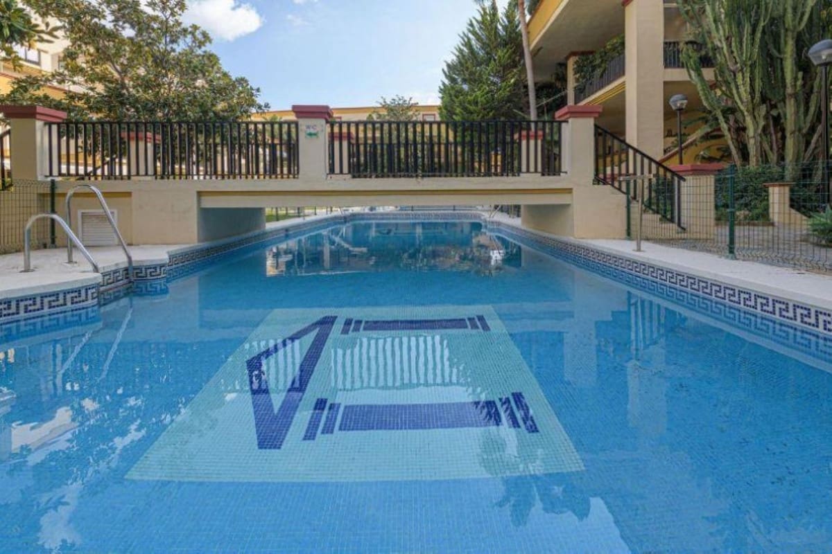 1 bedroom Apartment for sale in Elviria with pool garage - € 370,000 (Ref: 9972095)