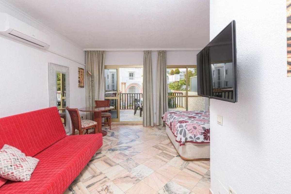 1 bedroom Apartment for sale in Elviria with pool garage - € 370,000 (Ref: 9972095)