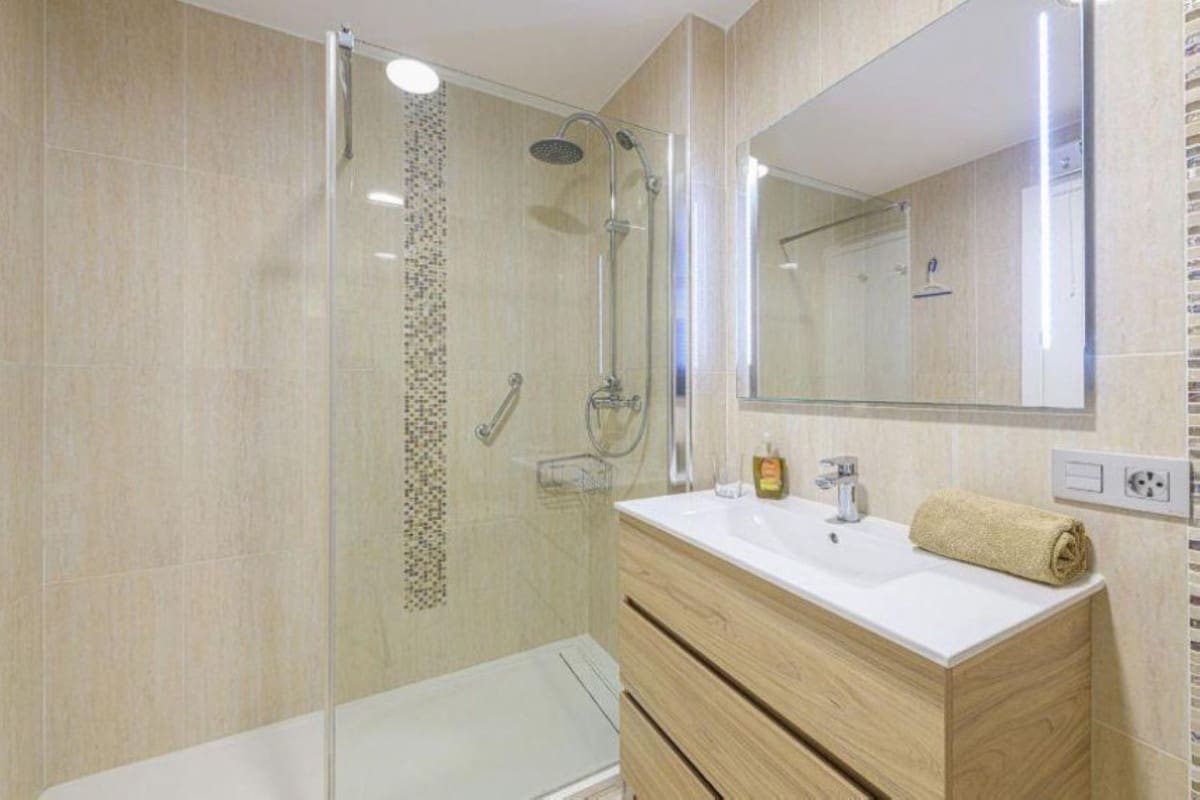 1 bedroom Apartment for sale in Elviria with pool garage - € 370,000 (Ref: 9972095)