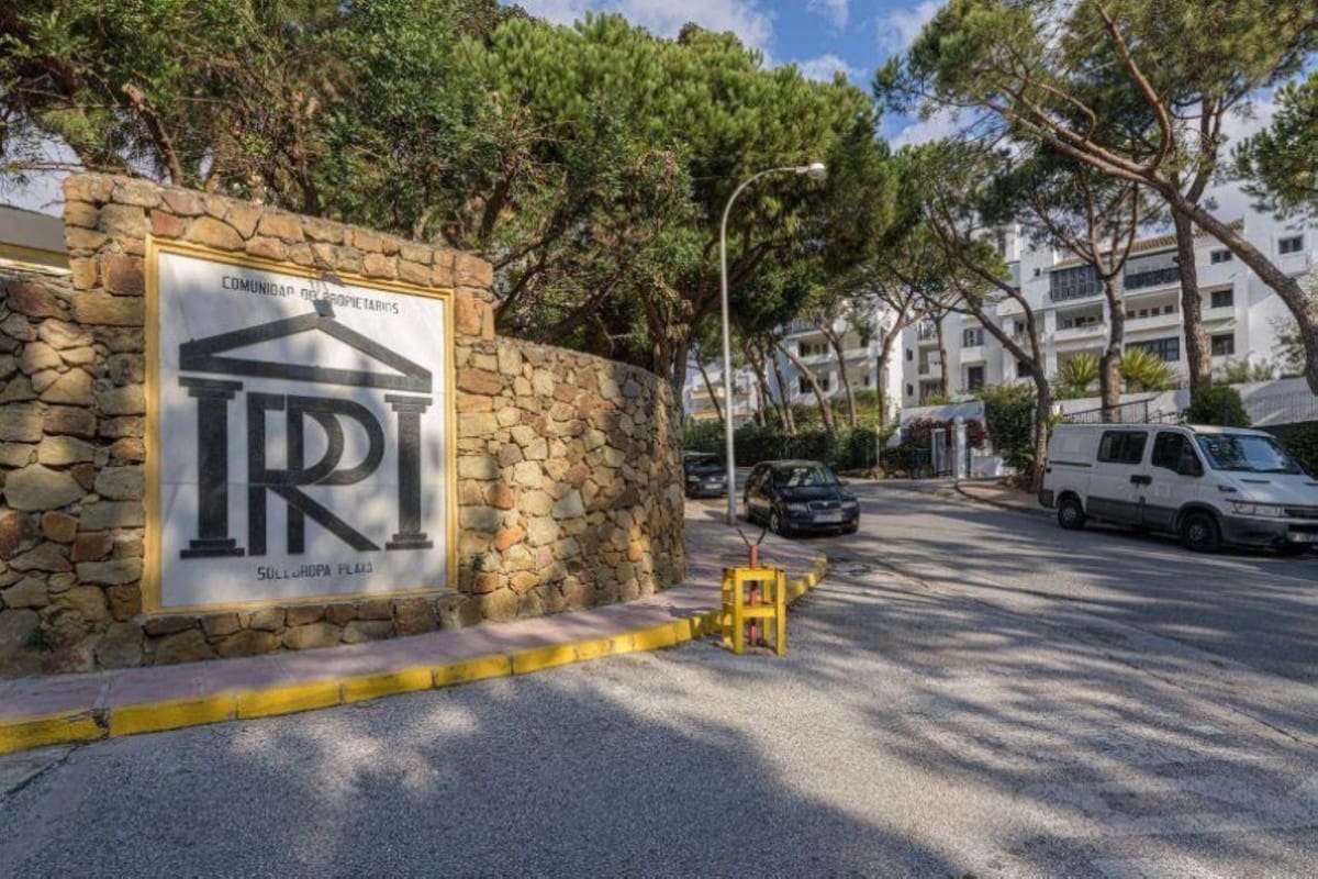 1 bedroom Apartment for sale in Elviria with pool garage - € 370,000 (Ref: 9972095)