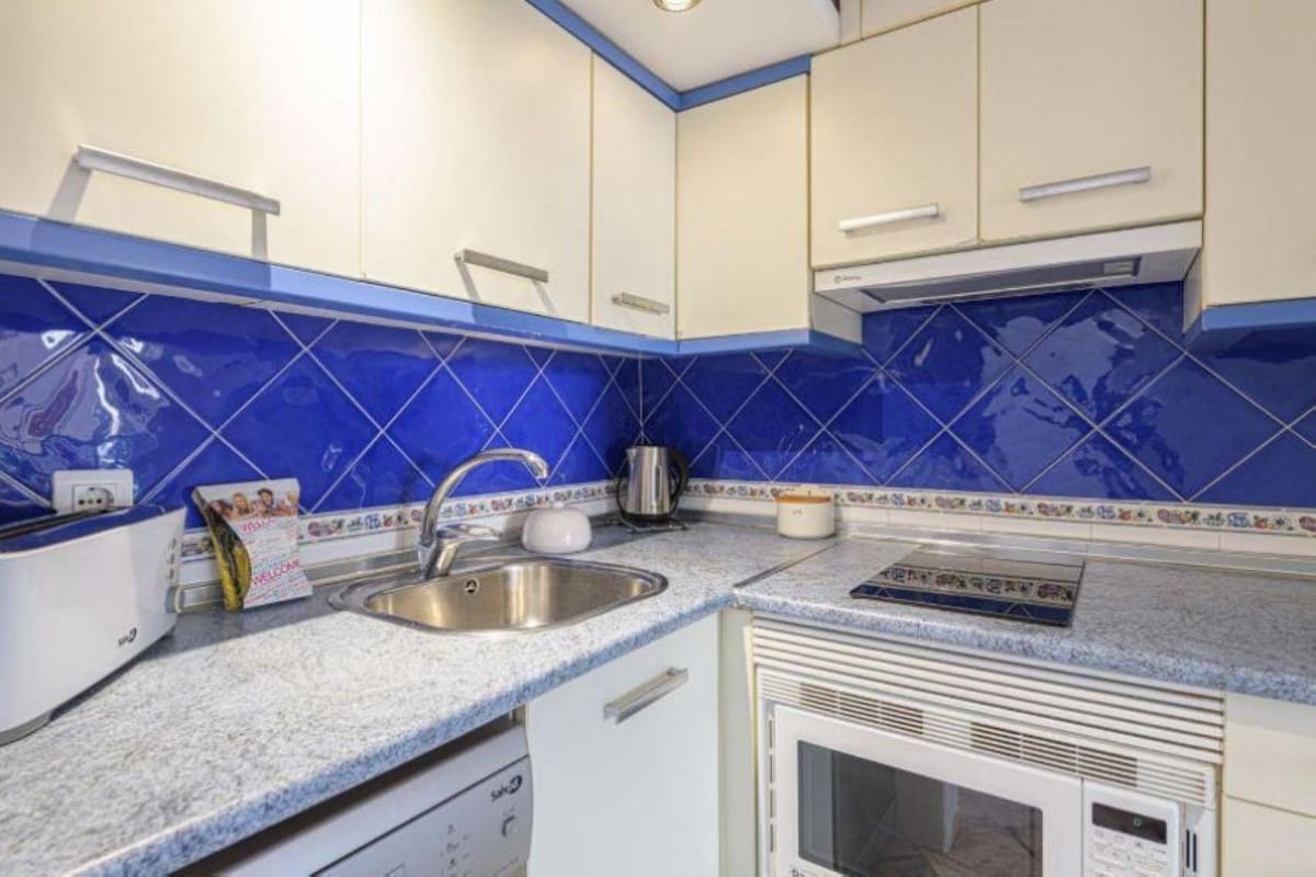 1 bedroom Apartment for sale in Elviria with pool garage - € 370,000 (Ref: 9972095)