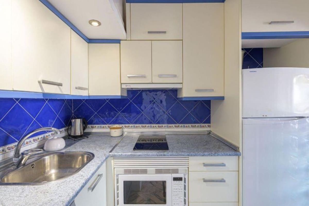 1 bedroom Apartment for sale in Elviria with pool garage - € 370,000 (Ref: 9972095)