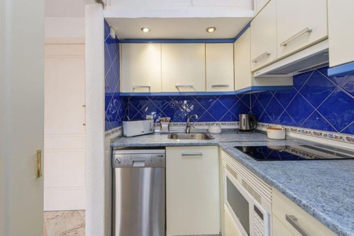 1 bedroom Apartment for sale in Elviria with pool garage - € 370,000 (Ref: 9972095)