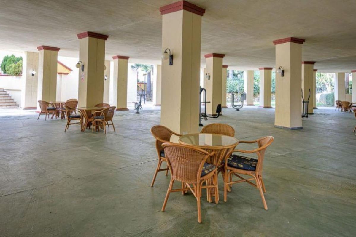 1 bedroom Apartment for sale in Elviria with pool garage - € 370,000 (Ref: 9972095)