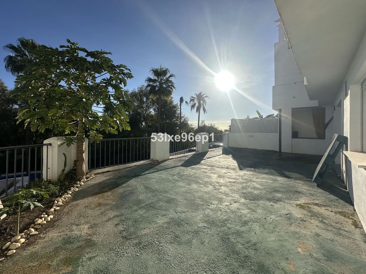 2 bedroom Apartment for sale in Bahia de Casares with pool garage - € 245,000 (Ref: 9972097)