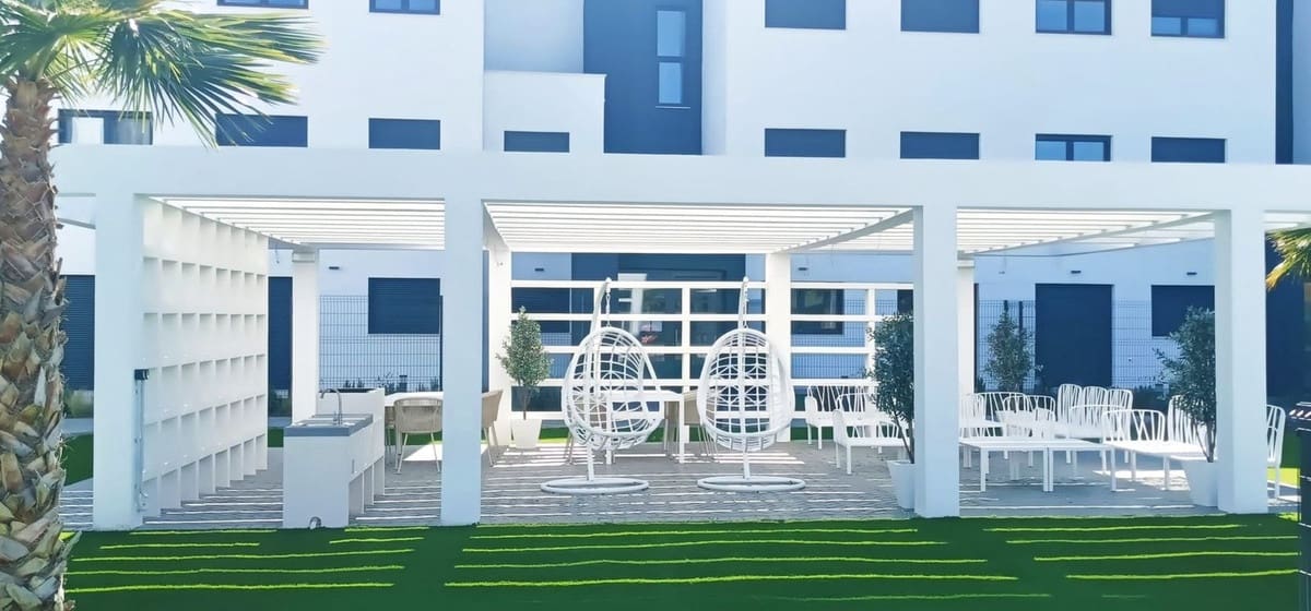 2 Zimmer Apartment zu verkaufen in Estepona mit Pool - 399.000 € (Ref: 9972100)