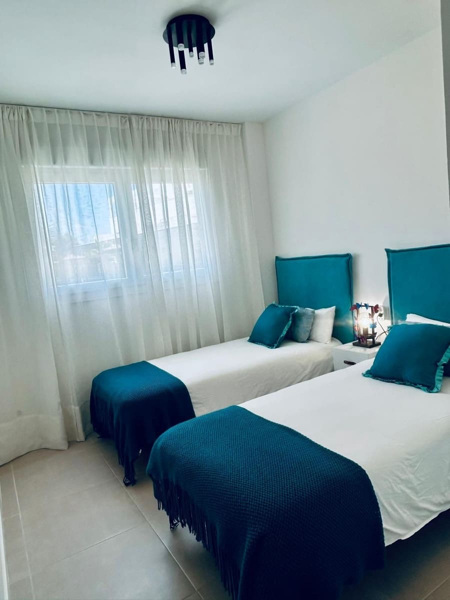 2 Zimmer Apartment zu verkaufen in Estepona mit Pool - 399.000 € (Ref: 9972100)