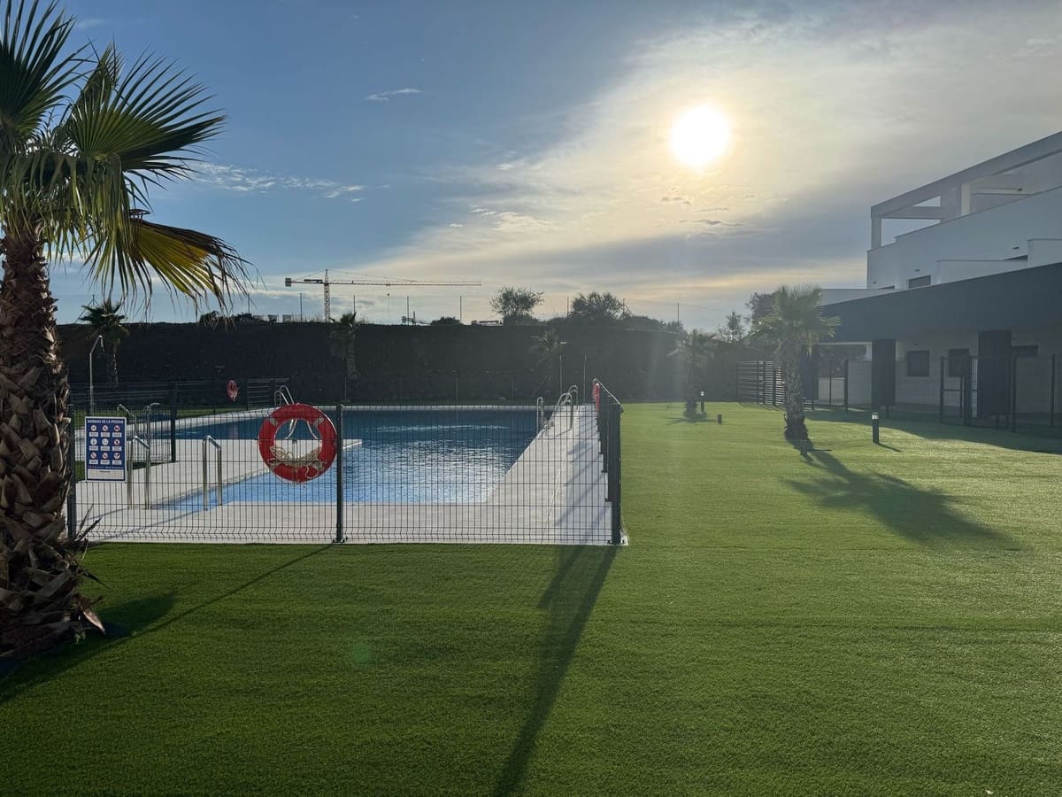 2 Zimmer Apartment zu verkaufen in Estepona mit Pool - 399.000 € (Ref: 9972100)