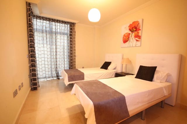 Apartamento de 2 habitaciones en Los Flamingos, Benahavís en venta con piscina - 395.000 € (Ref: 9972108)