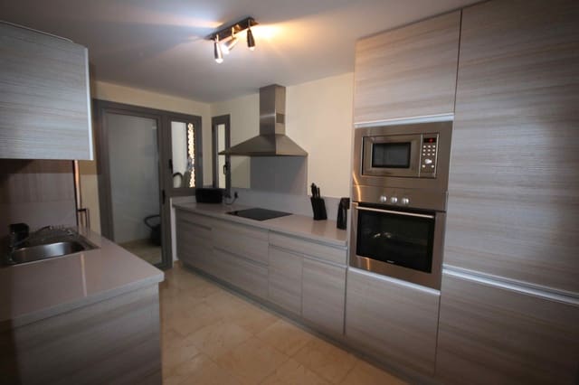 Apartamento de 2 habitaciones en Los Flamingos, Benahavís en venta con piscina - 395.000 € (Ref: 9972108)